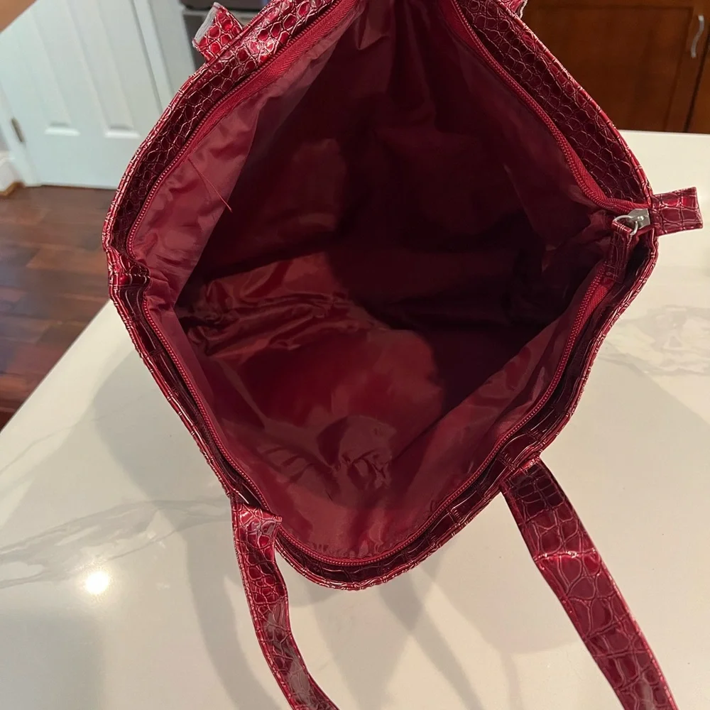 Red Crocodile Tote Bag with zipper - Picture 4 of 7